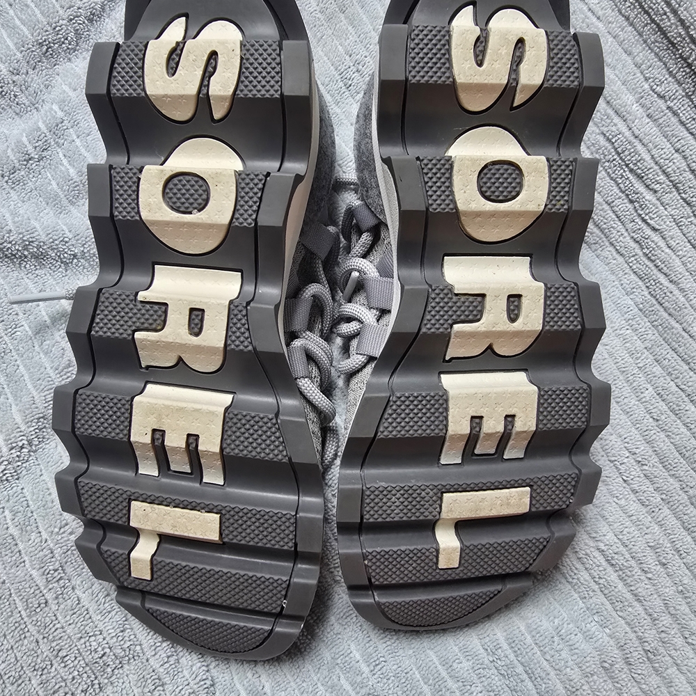 Sorel Athletic Shoes Black and Cream Lightweight Design